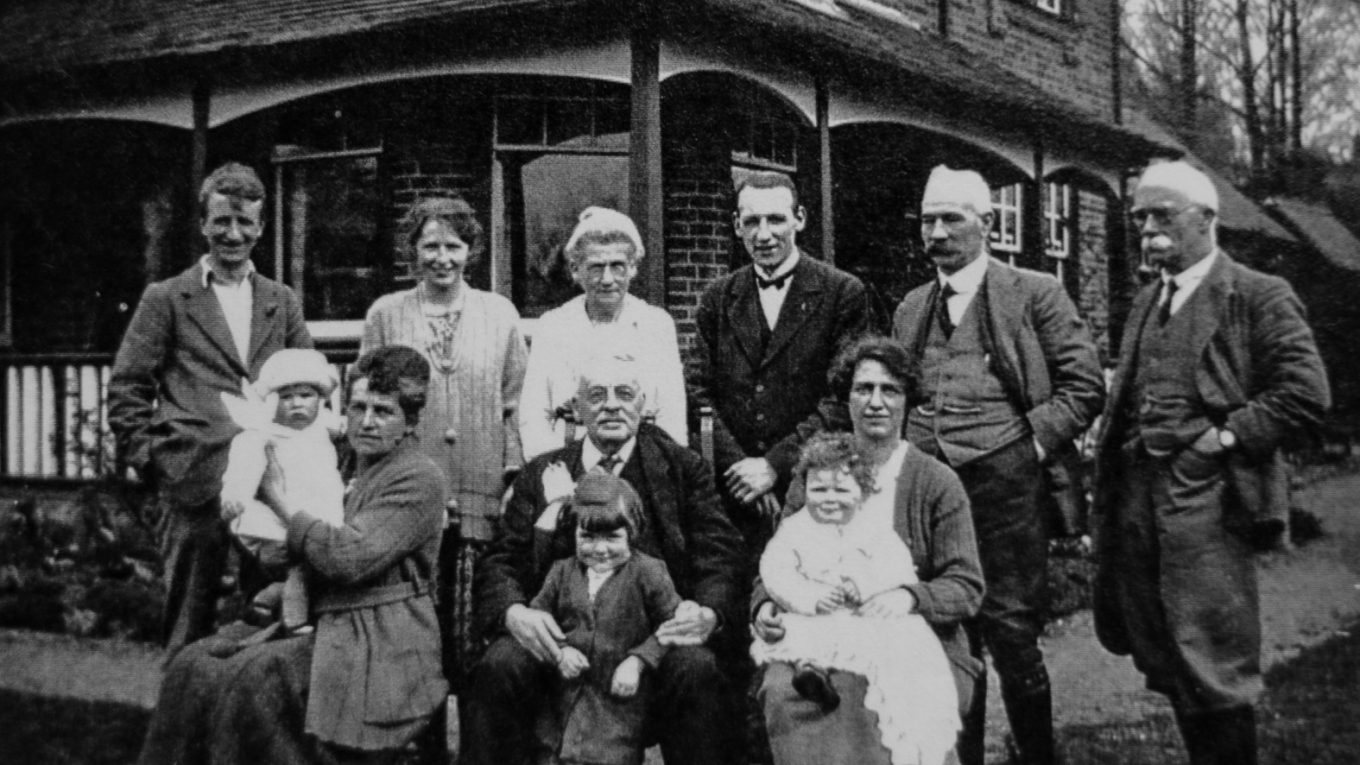 The Vincents c1922 at Pynkyl. WDF in the centre with Florence behind him. William and Ruth Vincent on the left, LJ Vincent next to his mother. Rita Vincent in front of him with (probably) John Vincent sat on her lap. Also two other small children and 2 older men as yet unidentified.